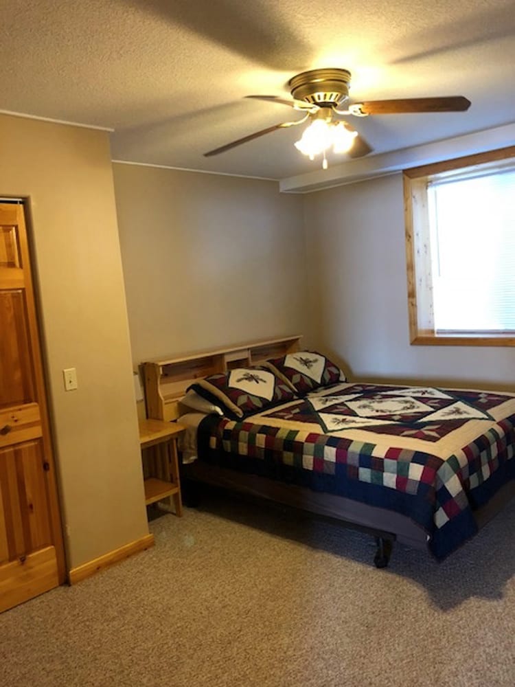 Maple Cabin bedroom